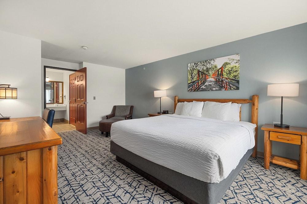 Three Bears Waterpark Resort Near Tomah, Ascend Collection Hotel