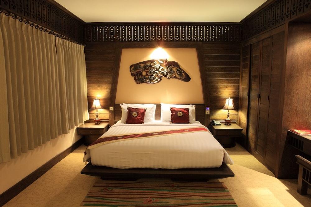 Ruean Phae Royal Park Hotel