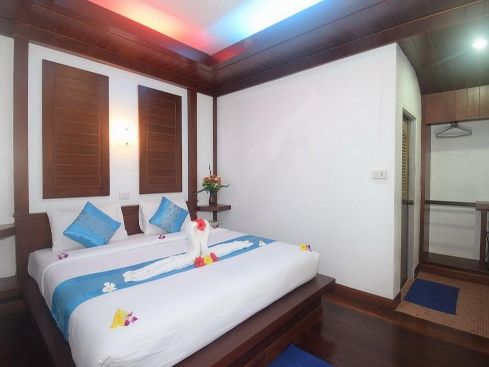 Lanta Long Beach Hostel