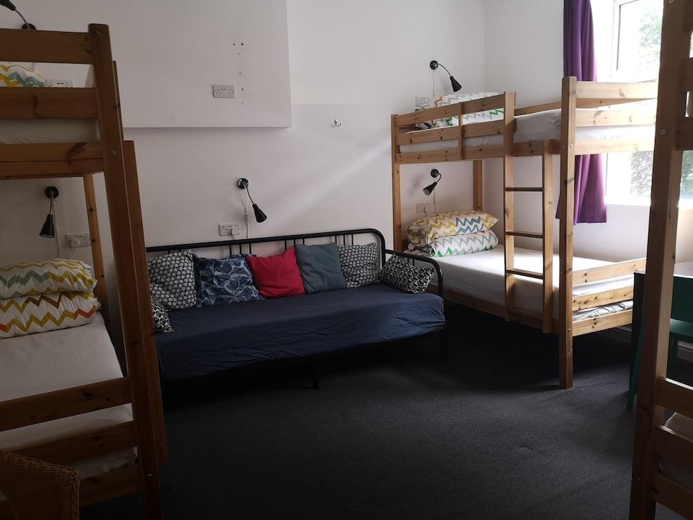 Igloo Hybrid - Hostel