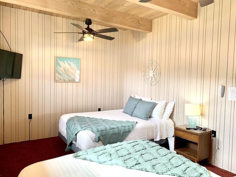 Breakers Boutique Inn