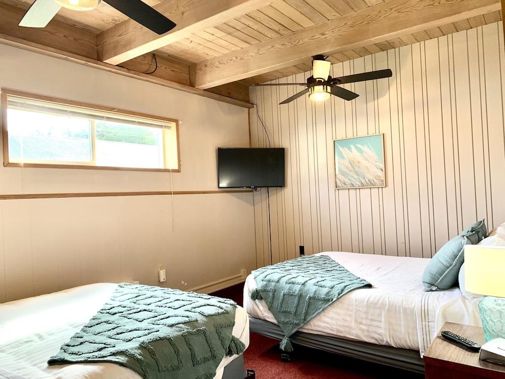 Breakers Boutique Inn