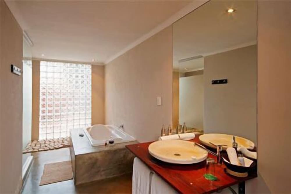 African Moon Corporate House