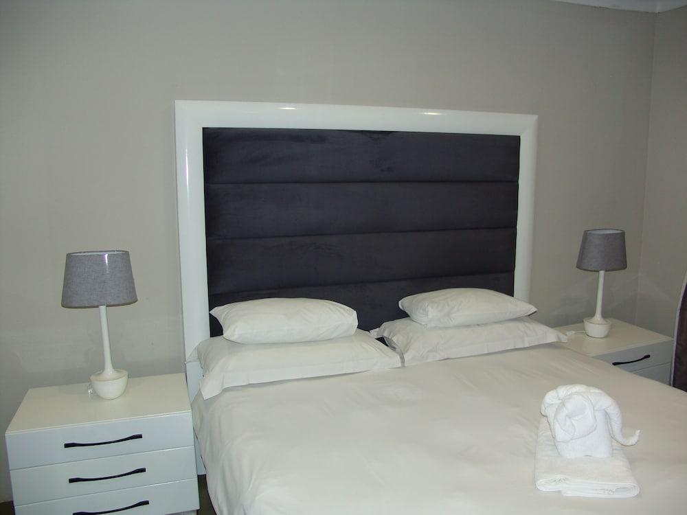 African Moon Corporate House