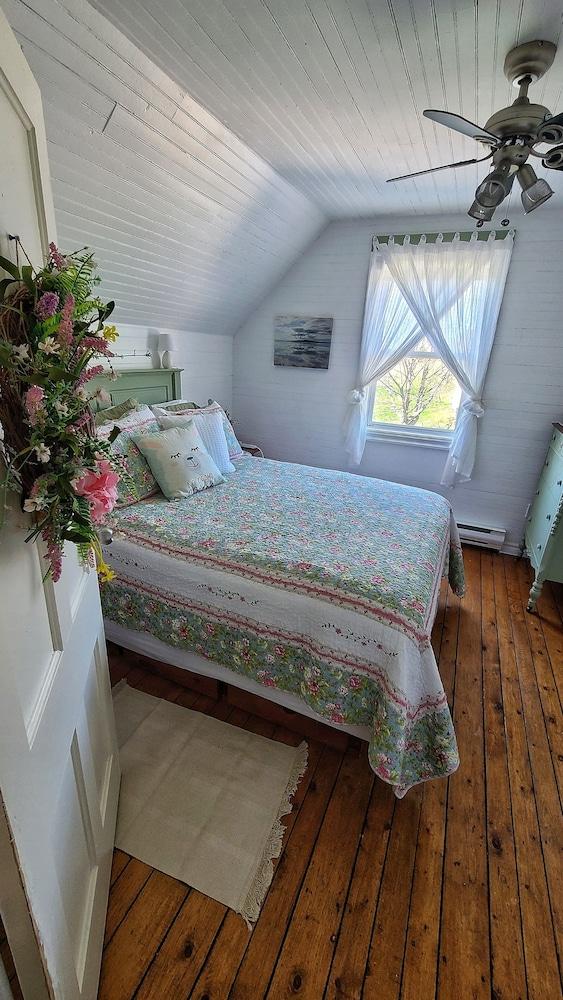 Seaweed and Sod Farm Bed & Breakfast