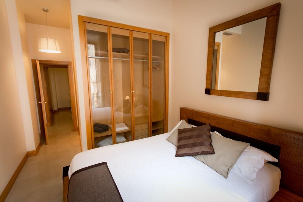 Holidays2Malaga Cathedral Apartments