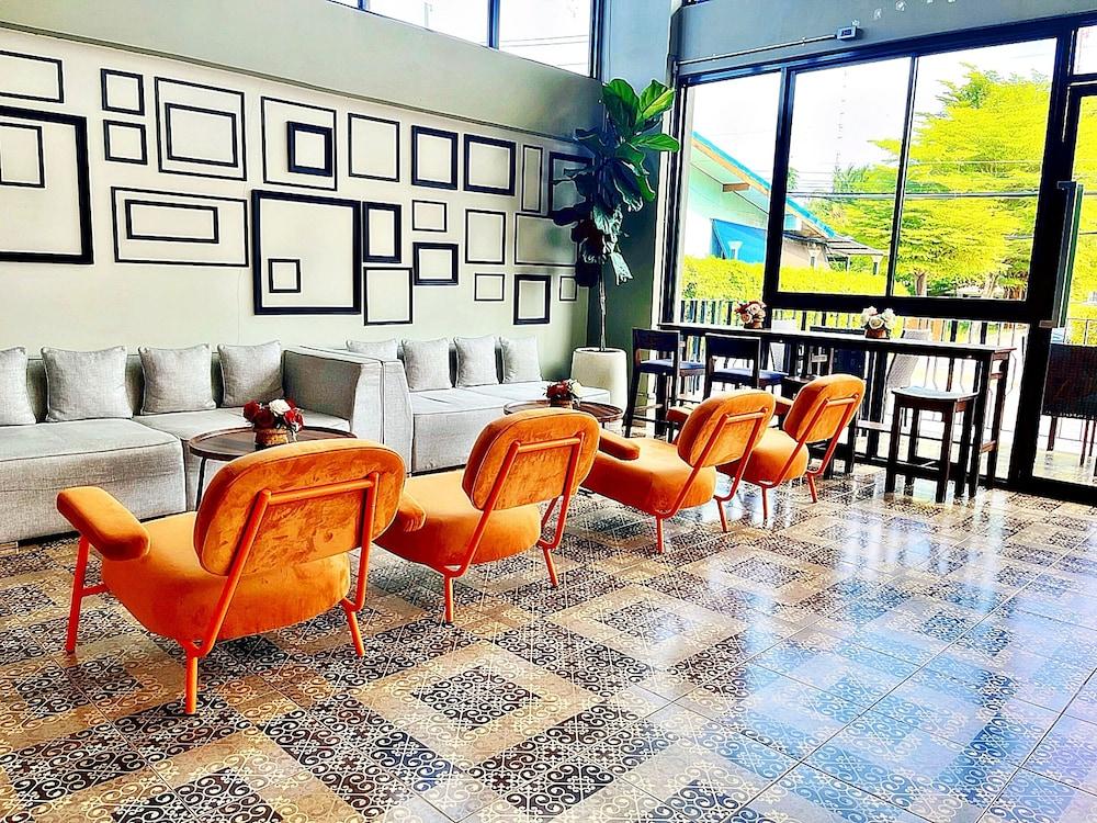 The Sixteenth Naiyang Beach Hotel