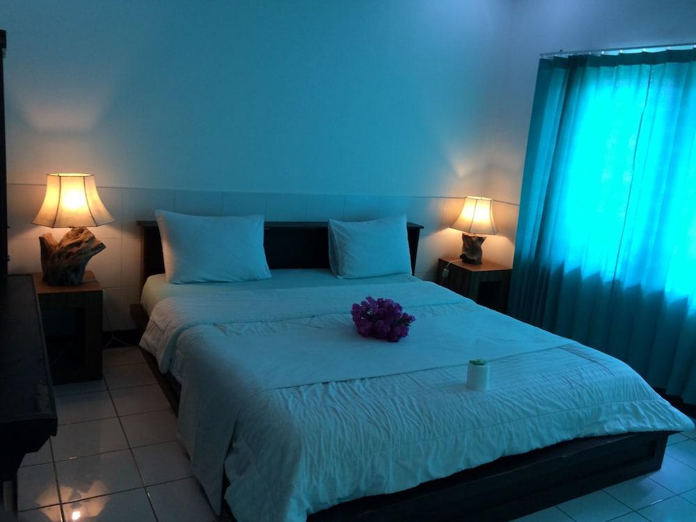 Coral Beach 2 Bungalow