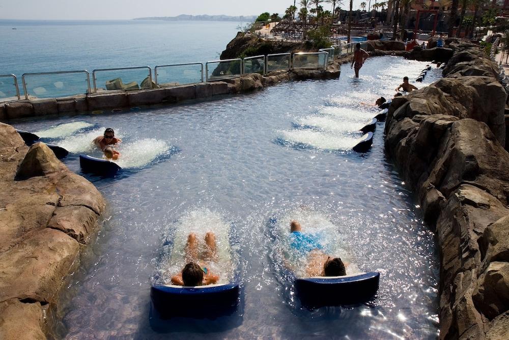 Holiday World Resort