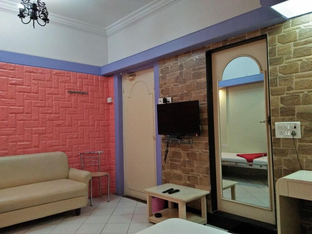 Hotel Blue Bird Colaba