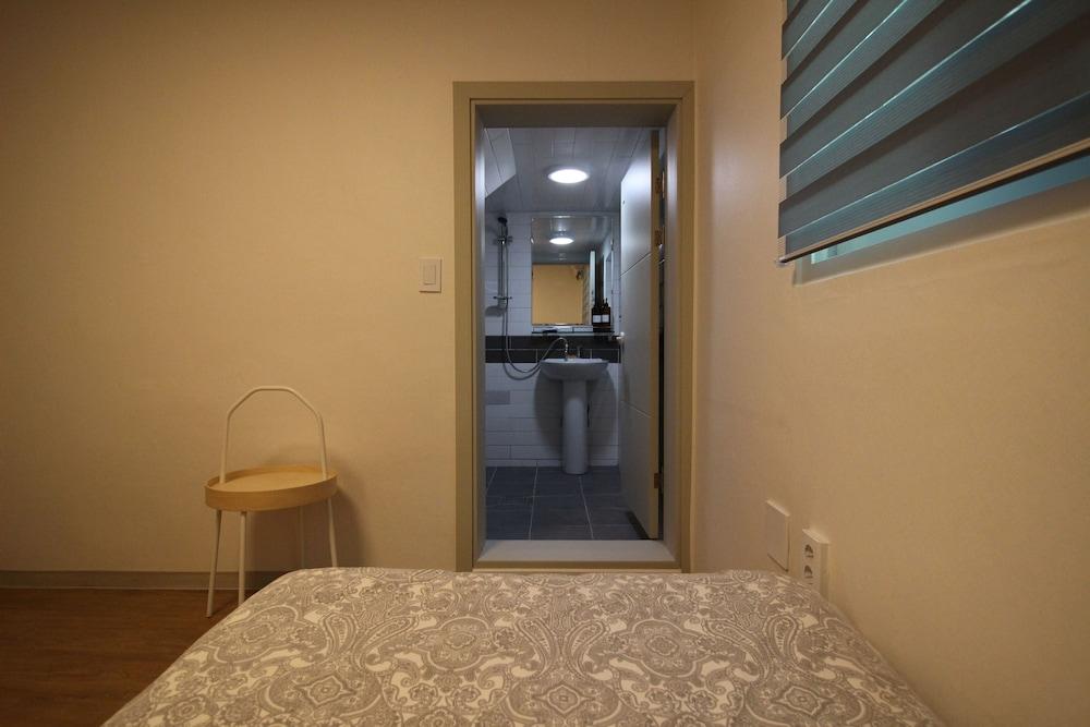 Bunk Guest House - Hostel