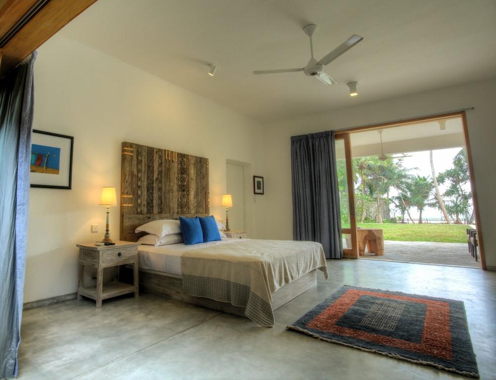 Villa Saffron Hikkaduwa