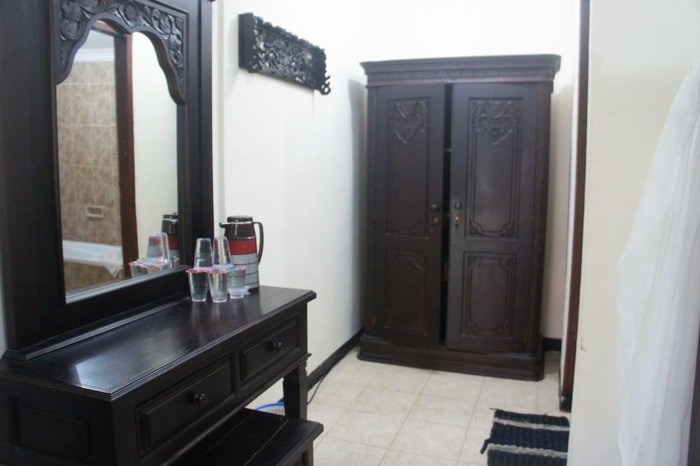 Batu Bolong Cottages