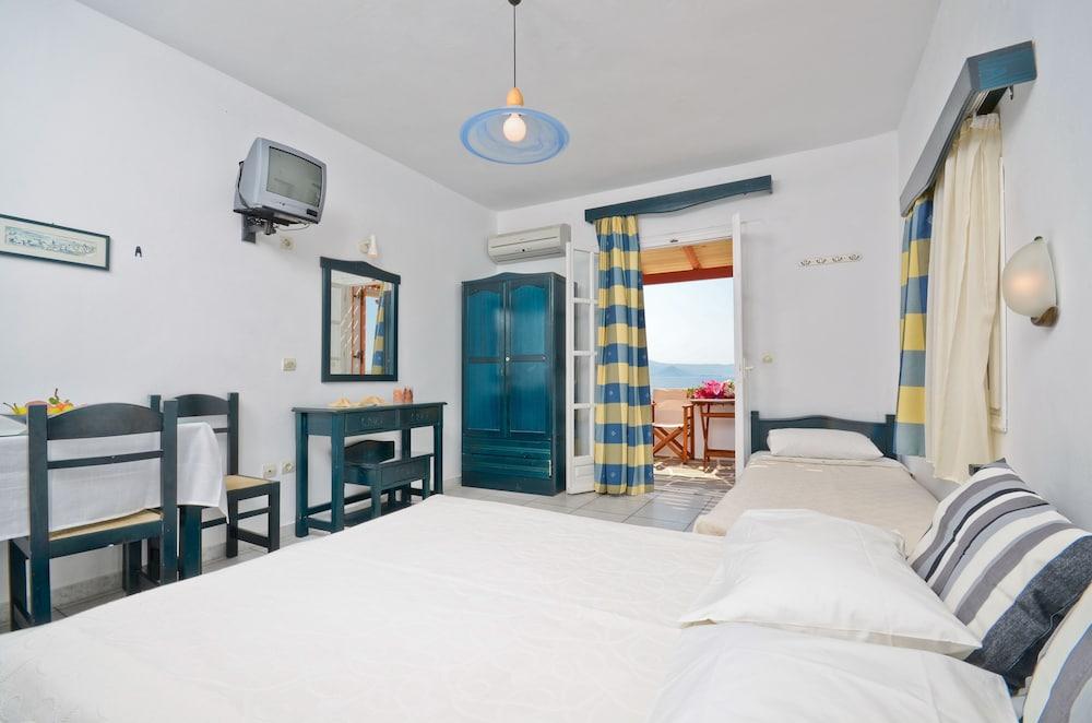 Ydreos Studios & Apartments