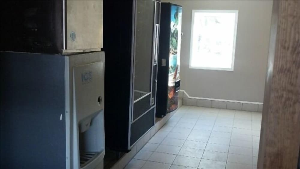 Edmond's Au Gres Inn