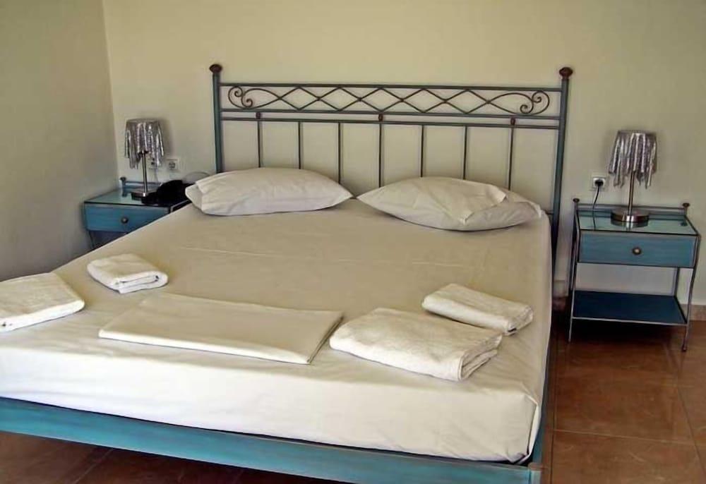 Apollon Village Hotel