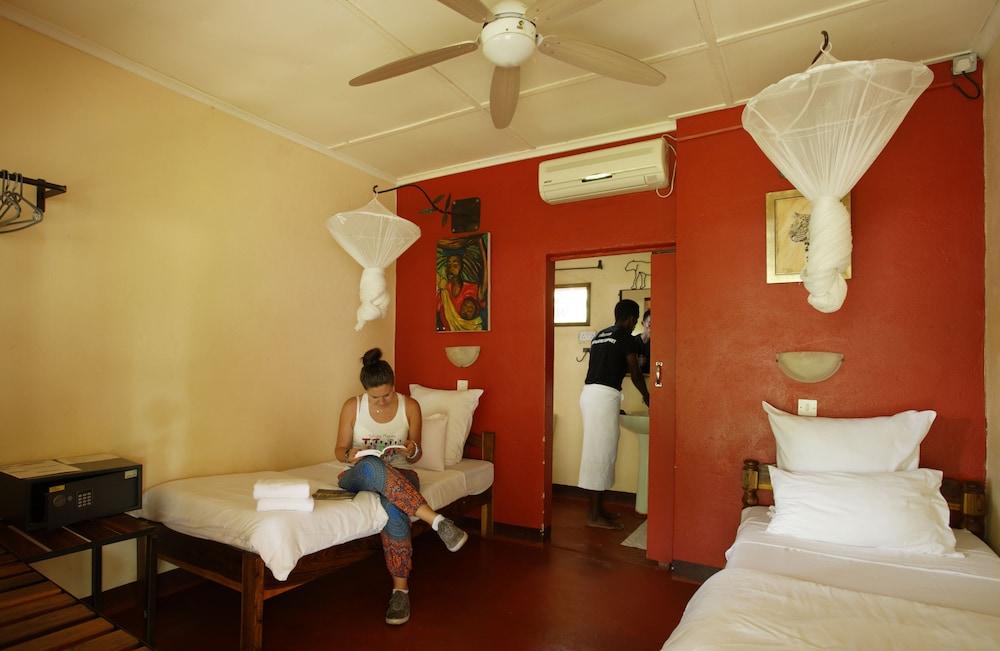 Jollyboys Backpackers