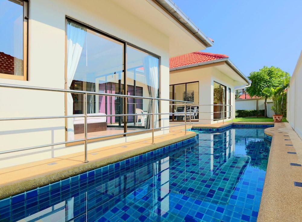 Avoca Pool Villas