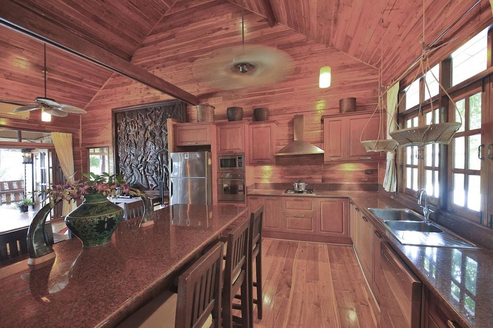 Presidential Thai Villa