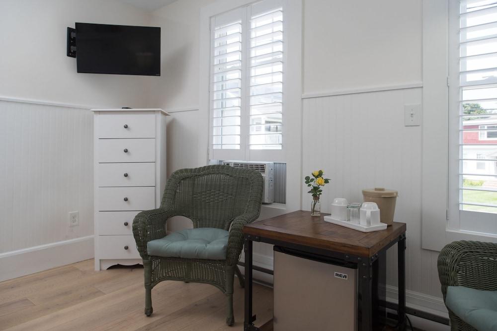 Marginal Way House Hotel