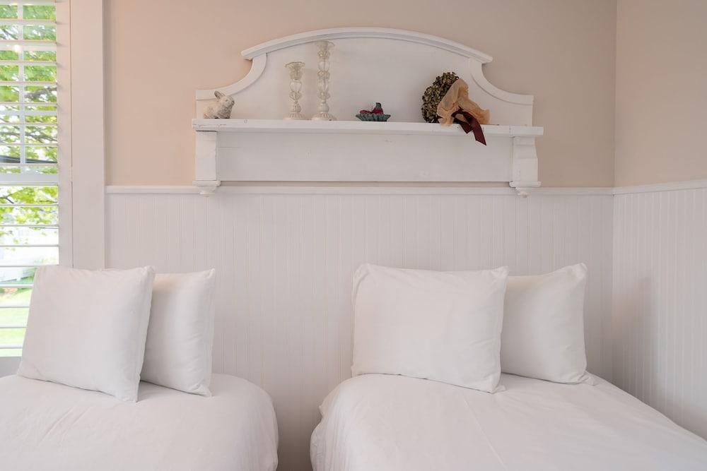 Marginal Way House Hotel