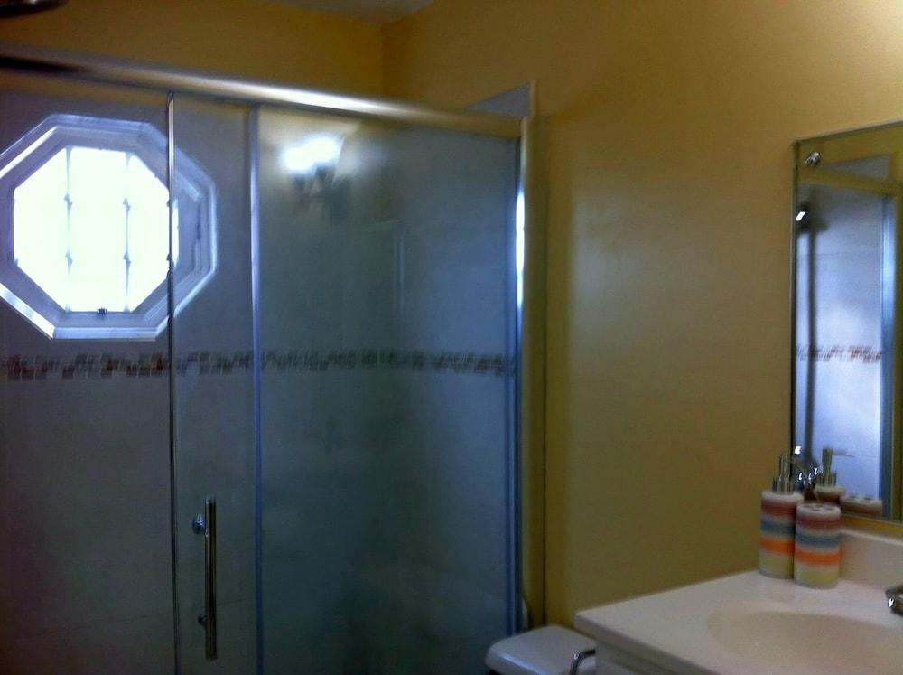 Oakland Guest Apartments