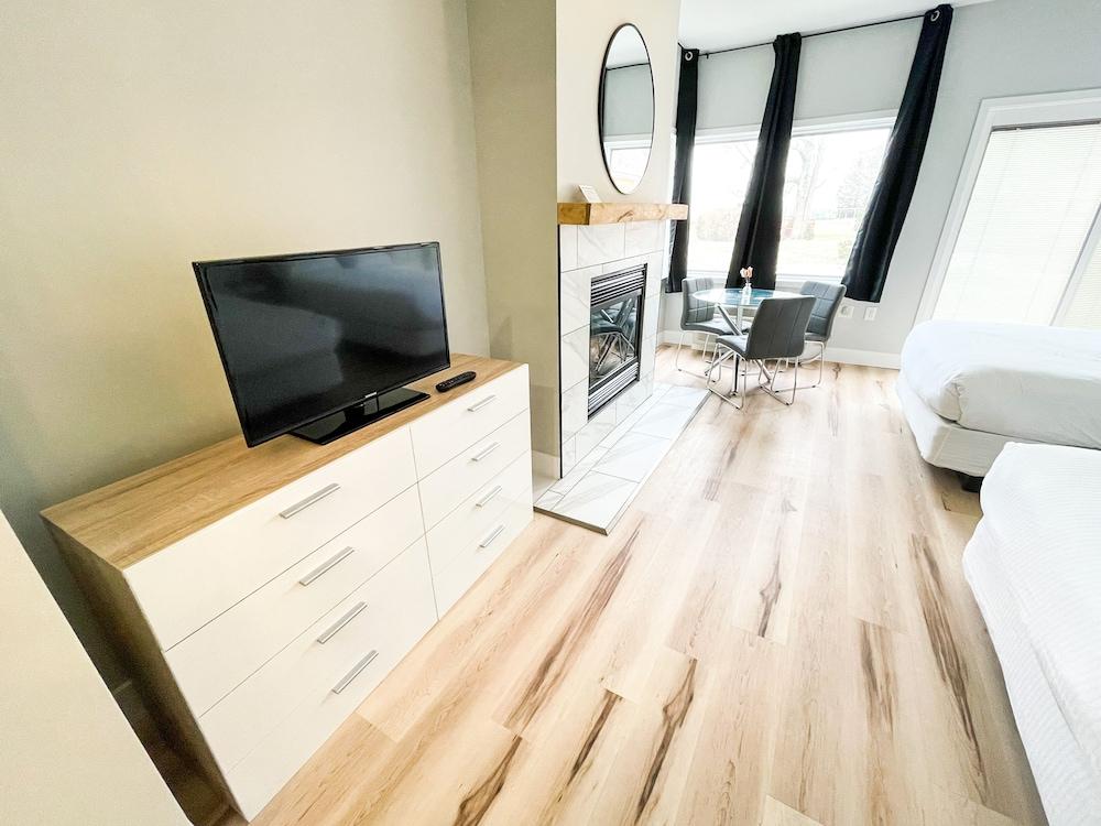 Lake Bluff Inn and Suites