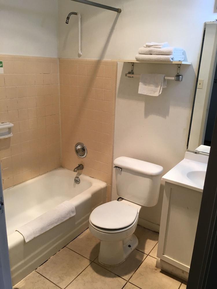 University Lodge Motel