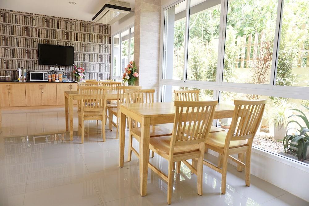 Chompu Nakarin Apartment