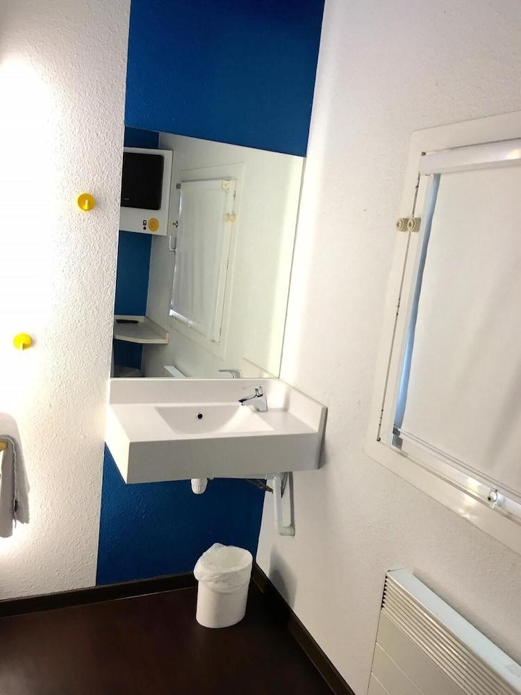 UNISOTEL ex (HOTEL F1 SAINT BRIEUC)