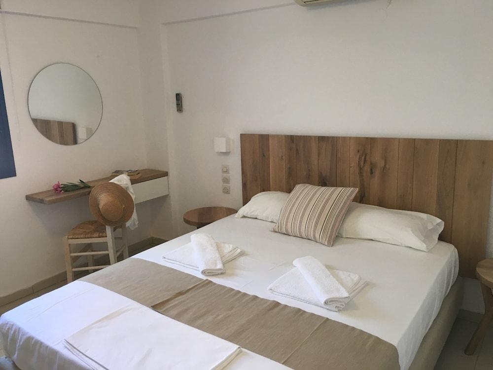 CAELI PAROS by Kostas and Ioanna Studios