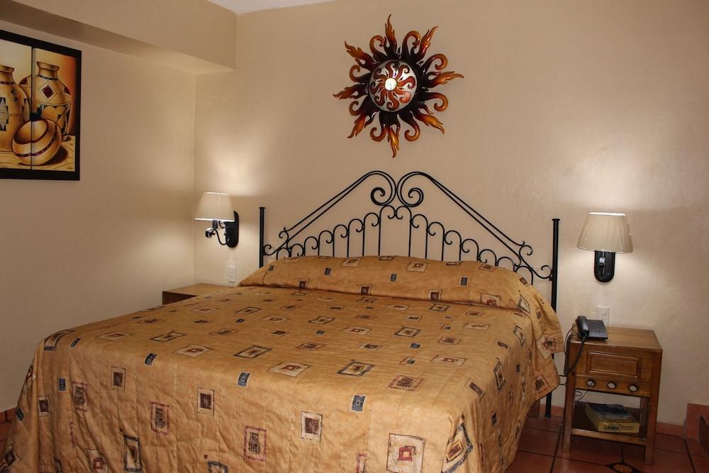 Hotel Hacienda del Sol