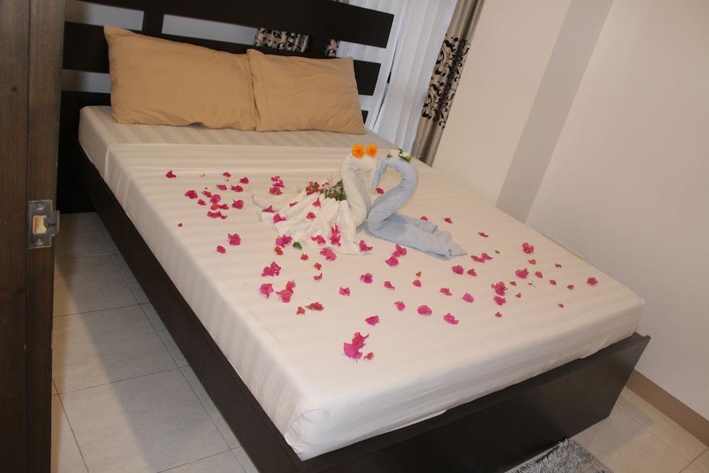 Anahaw Studio Suites