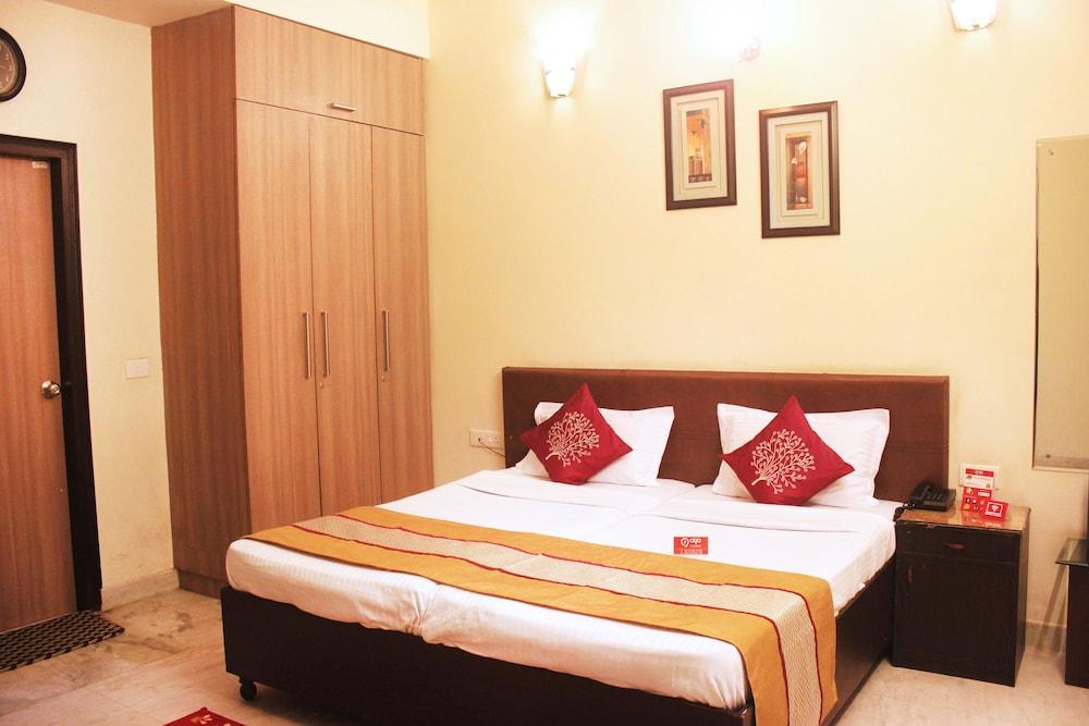 OYO 1875 Hotel Blooms 2