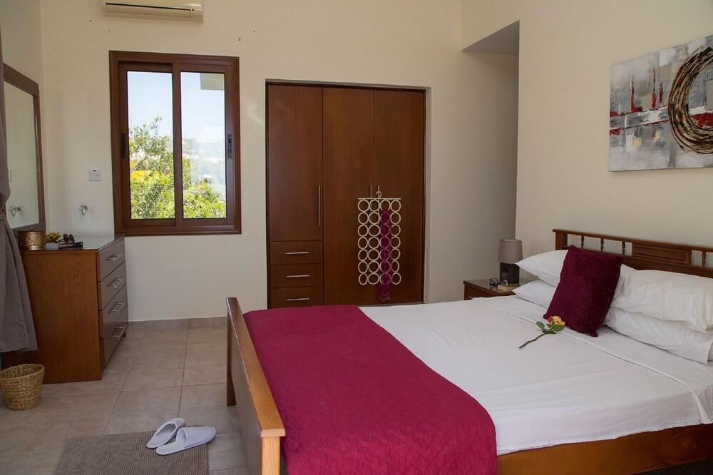 Coral Bay Sunlove Villa