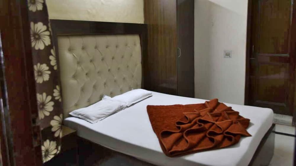 Lord Krishna Hotel Dx. Inn