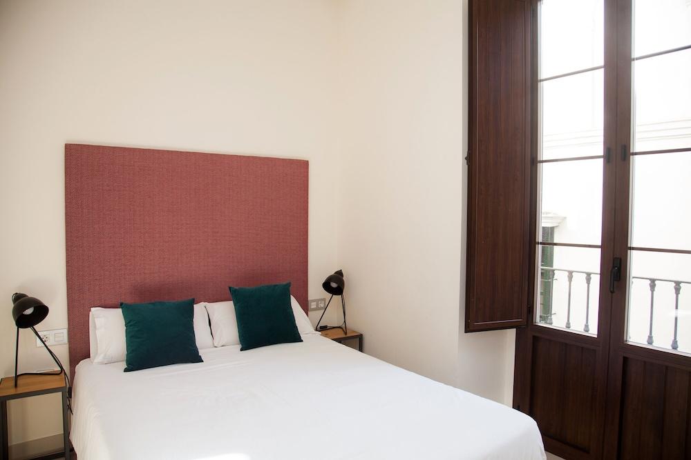 Guzman El Bueno Suites