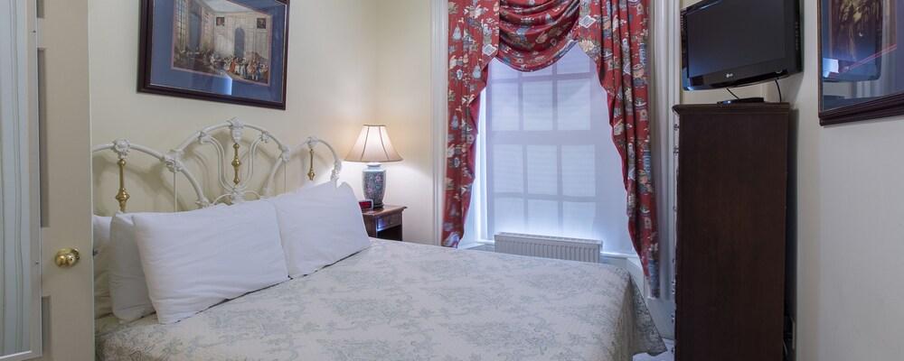 Chipman Hill Suites - Senator Dever House