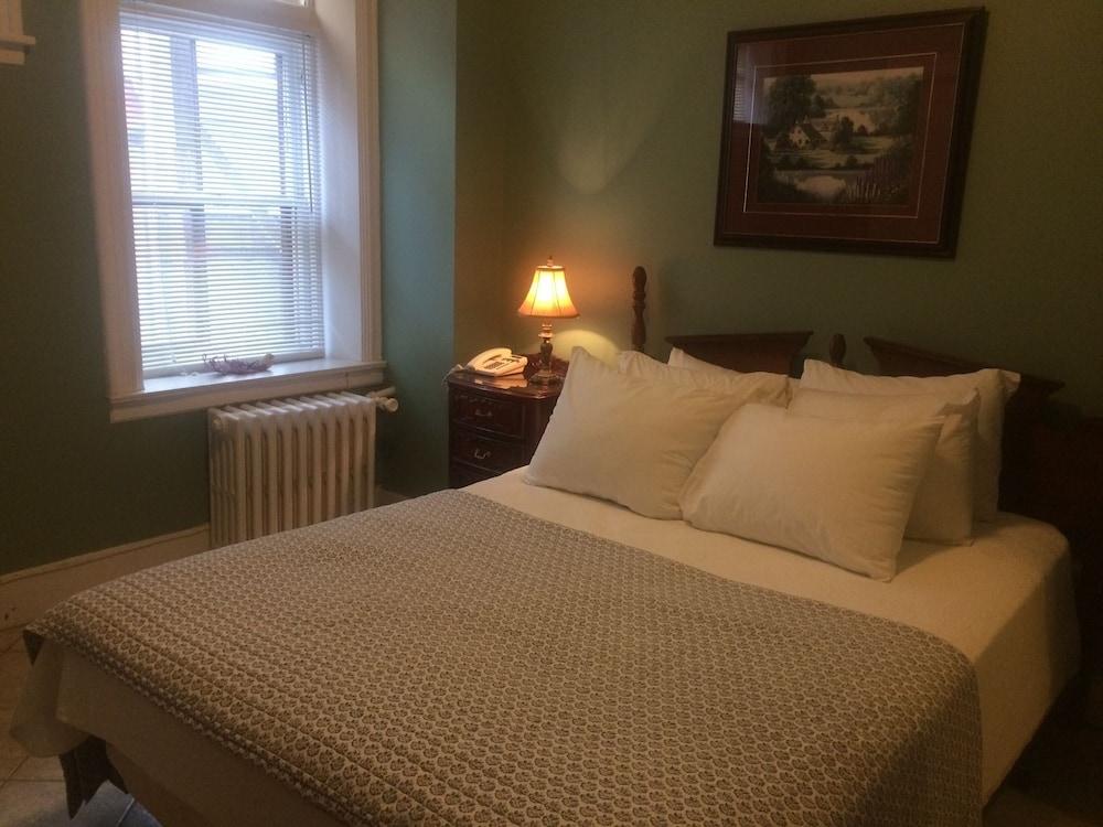 Chipman Hill Suites on Mecklenburg