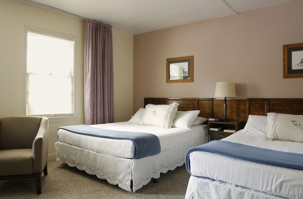 Peninsula Park-View Resort