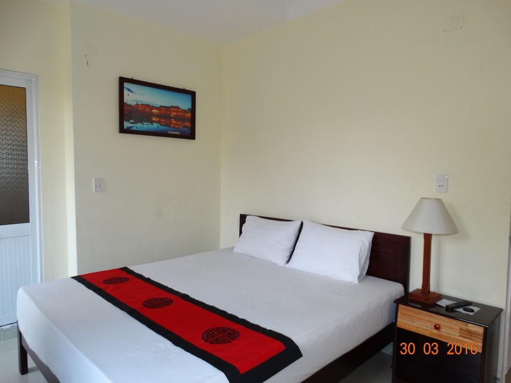 Yellow House Homestay