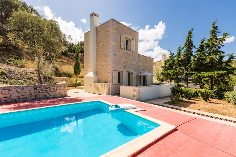 Maroulas Villa Estate