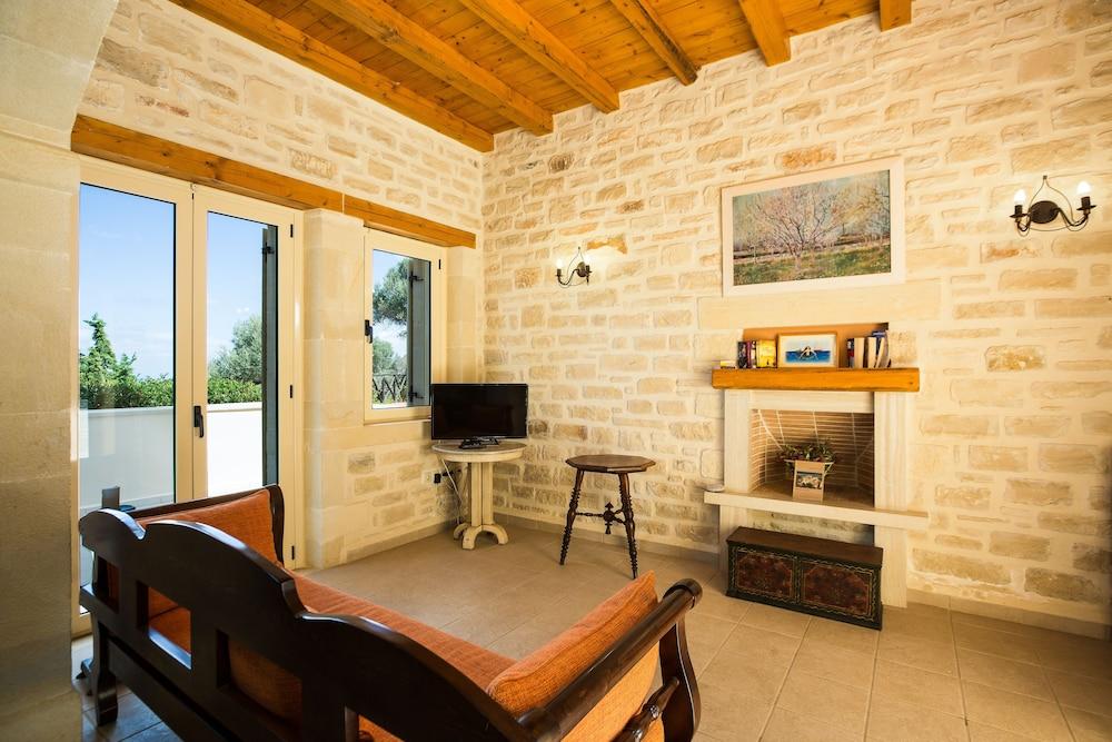 Maroulas Villa Estate