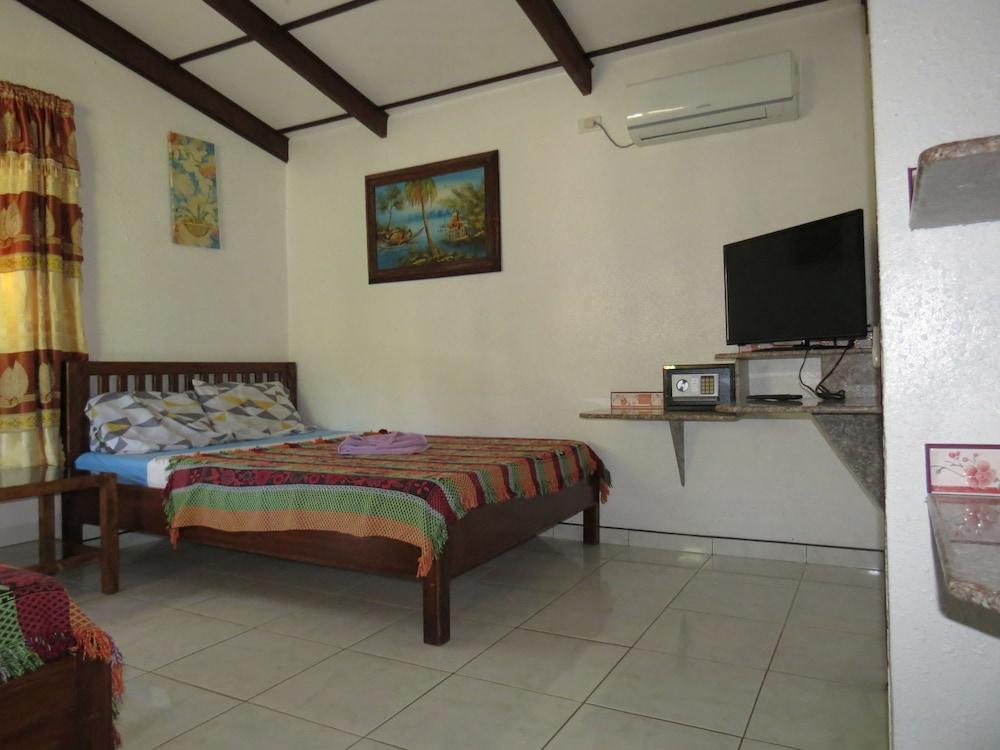 Alonaland Resort Apartelle