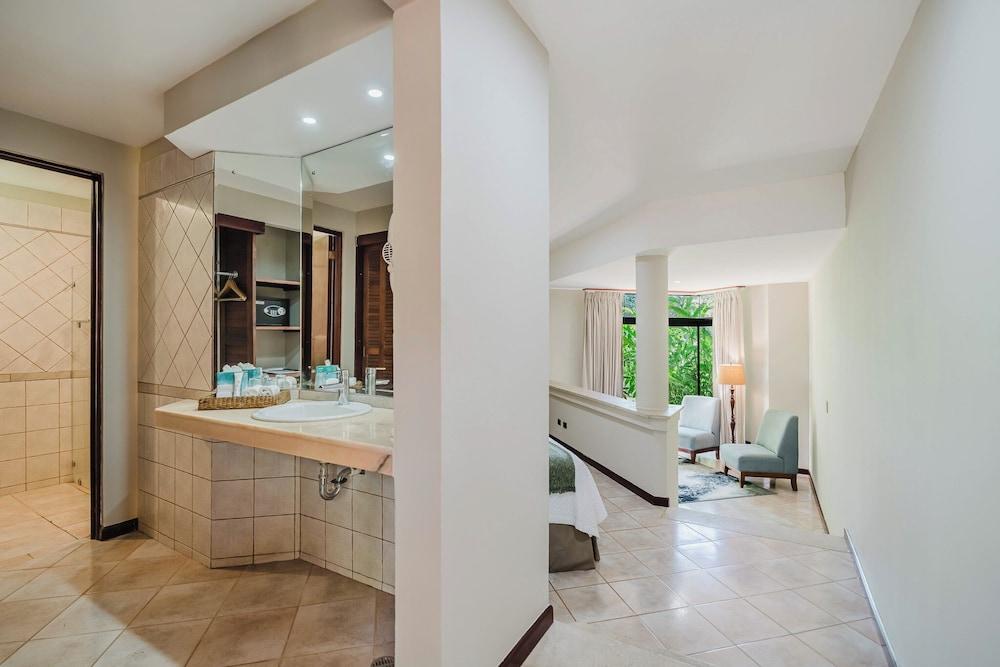 Papagayo Golden Palms Beachfront Hotel