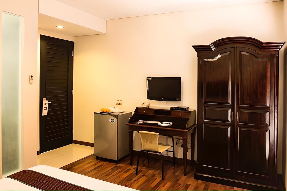 Arimbi Pejaten Suites