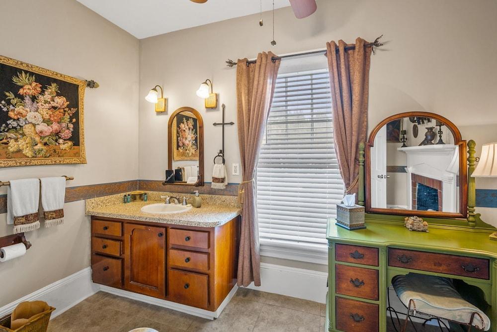 Goodbread House Bed & Breakfast Inn