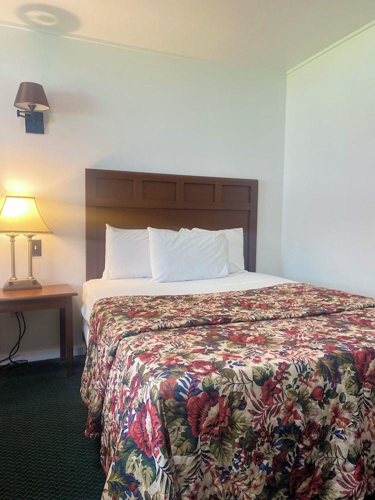 Barberry Court Motel