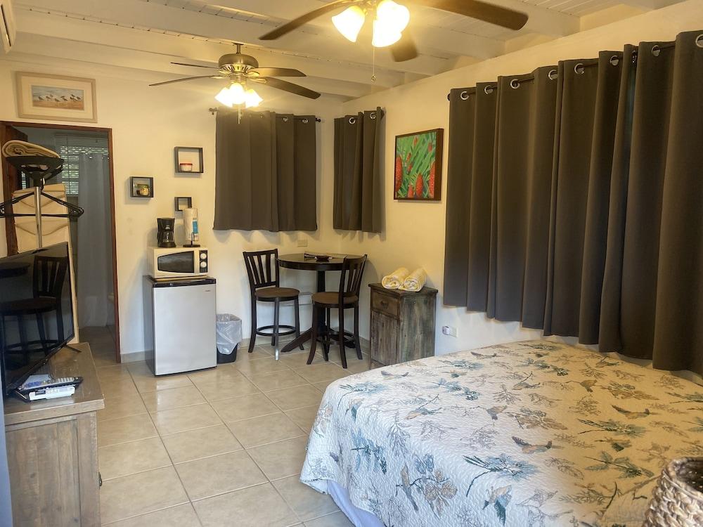 Tres Palmas Inn & Villas