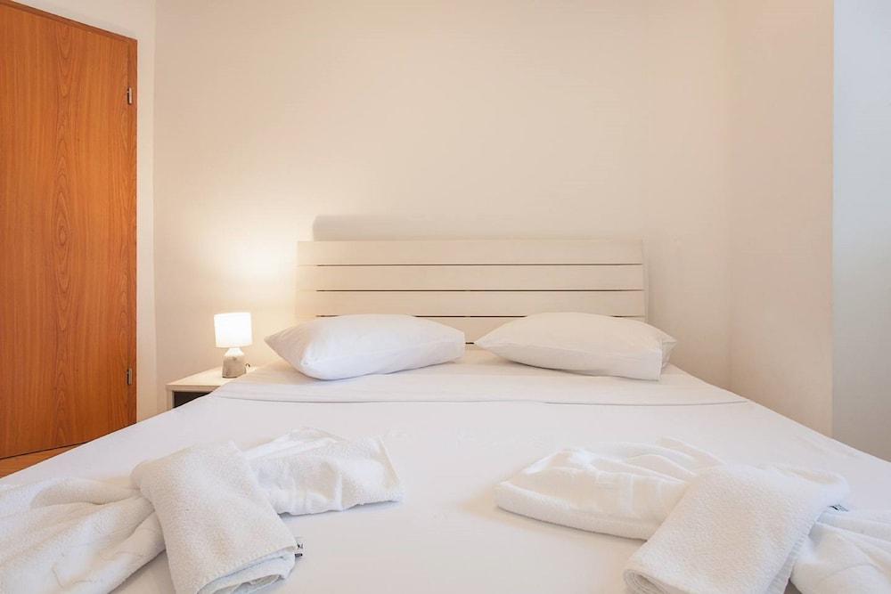 Urban Hostel & Apartments